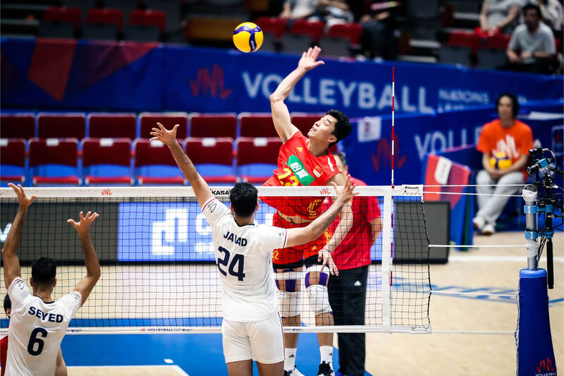 The Chinese men's volleyball team is still going through a difficult "painful period" and wants to regain its position as the Asian champion in the competition