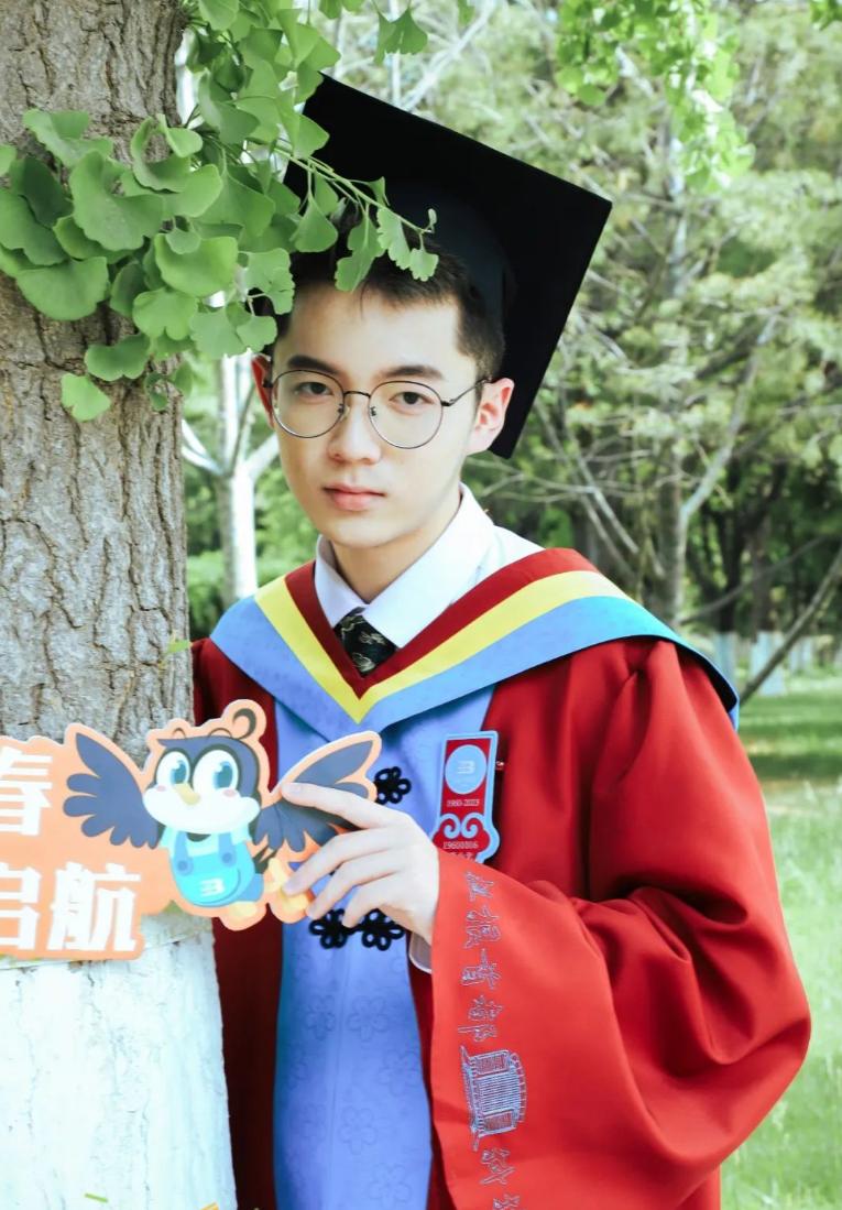 Netizens are looking for links online, which is enviable! Universities give graduates exclusive degree uniforms and graduation rings | gifts | graduation
