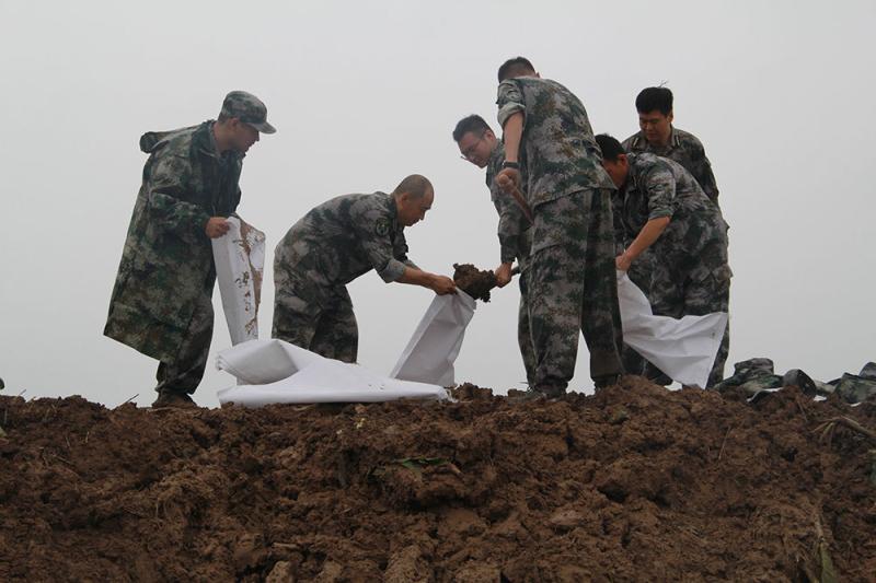 Mission Must Be Reached - The People's Liberation Army and the People's Armed Police Force Strive for Flood Control and Disaster Relief, Putting the People First Military Brigade | Officers and Soldiers | The People's Liberation Army