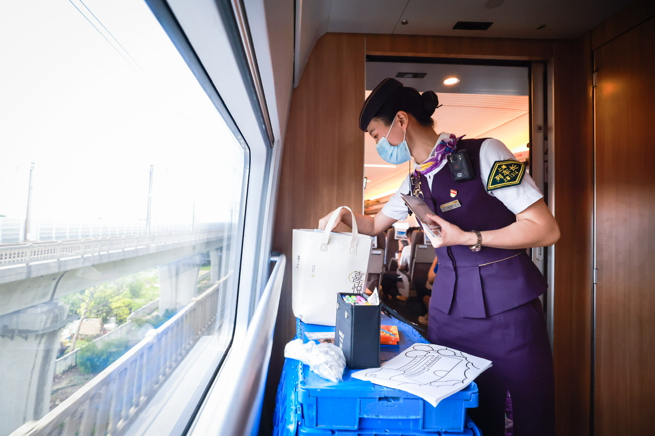 还有家长把孩子落车上……,一车400多个娃创历史,铁路暑运迎超级大考孩子|小学生|家长