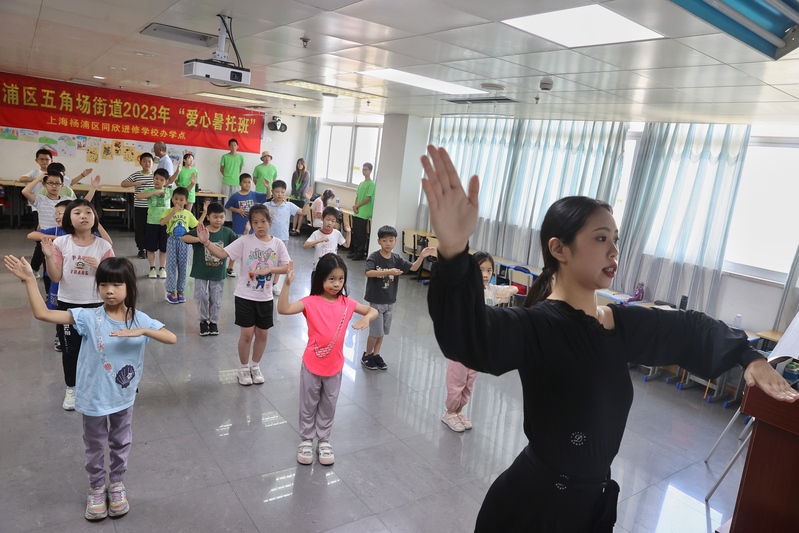 多场趣味课程和活动广受家长孩子欢迎,上海这个街道开办爱心暑托班街道|老师|趣味