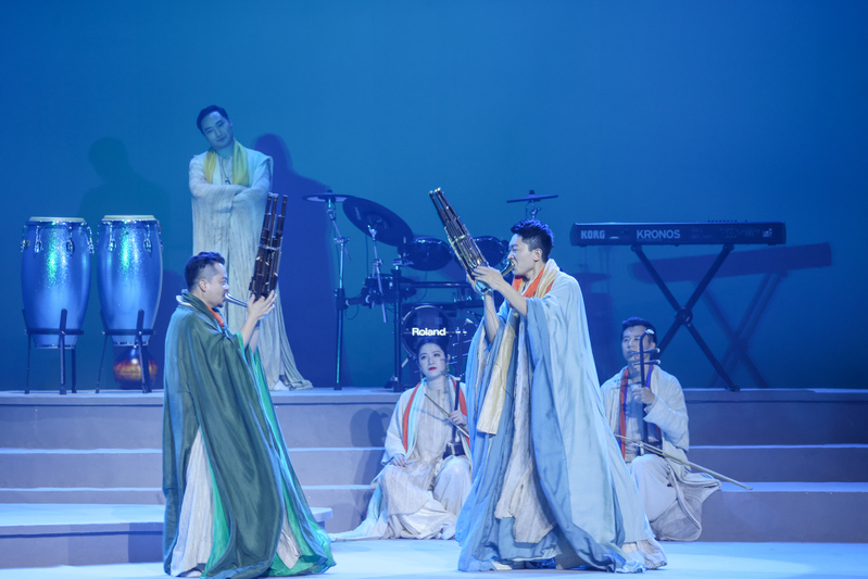 What does Shanghai style folk music rely on to attract audiences to "browse"?, "Sea Life Folk Music" welcomes its 100th performance. Works | Sea Life Folk Music | Folk Music