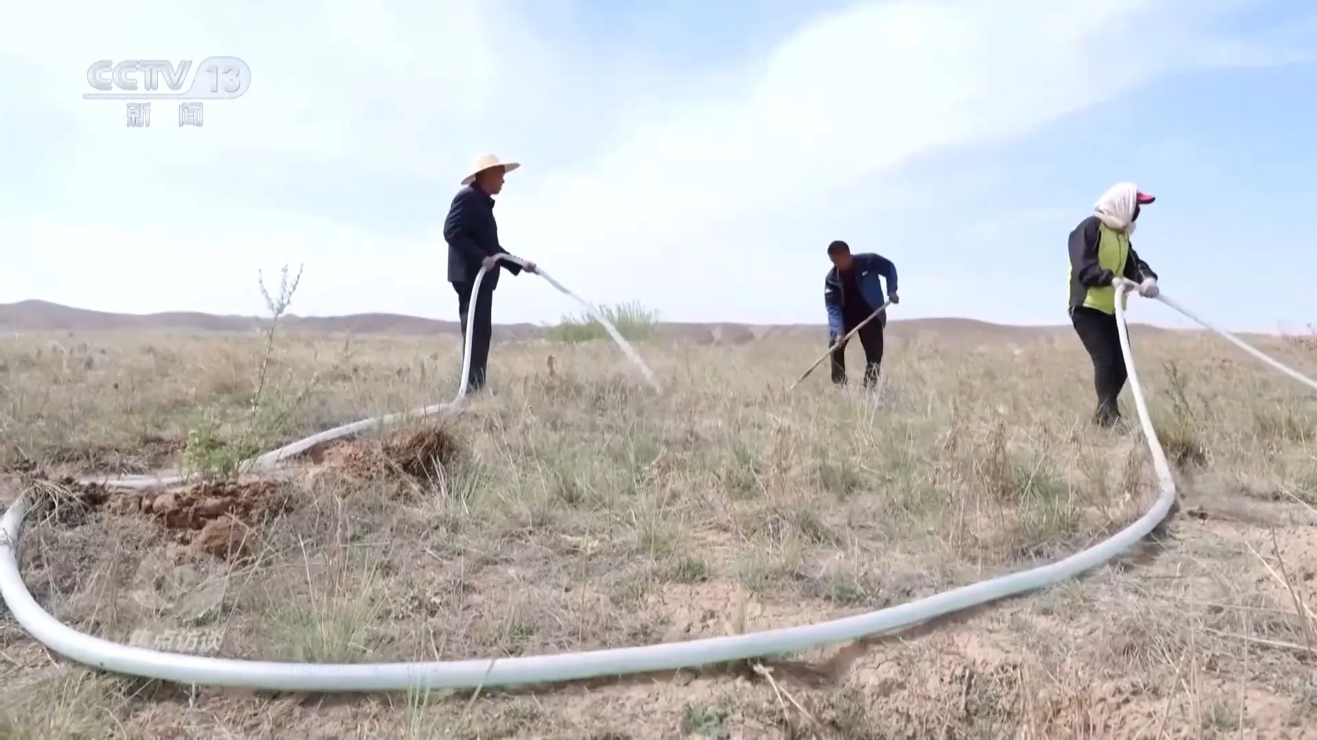 Focus Interview丨These workers in the desert and on the plateau deserve to be seen