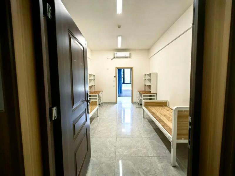 Wuhan University's response has been bright, arranging a dormitory with two beds for student couples | too high | dormitory