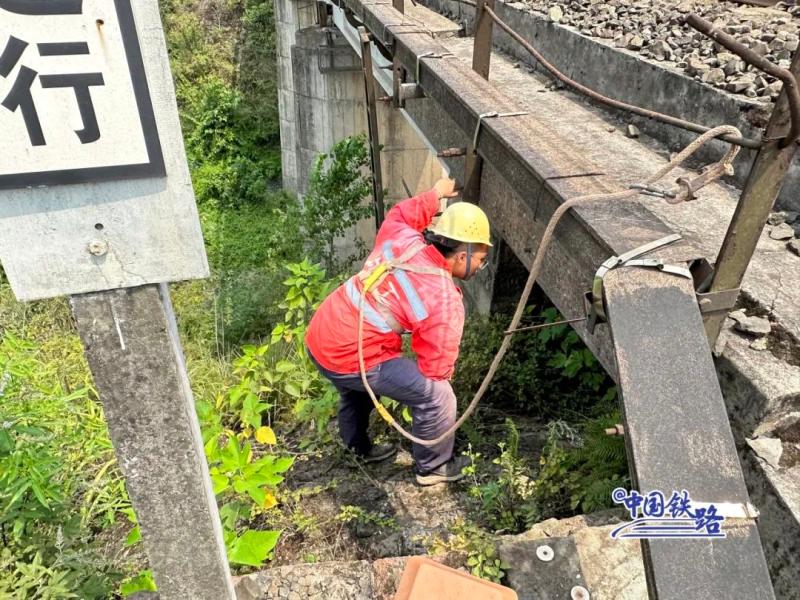 The railway department has activated emergency plans, with three consecutive earthquakes in 70 minutes! Three earthquakes with a magnitude of 3 or above occurred in this city of Sichuan, Chengdu and Chongqing | Emergency | Plan