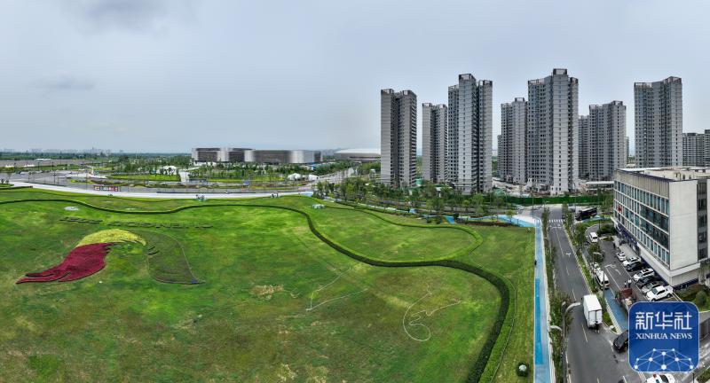 Xinhua All Media+"Iron Lady" guarding the main venue of the Chengdu Universiade | Anhu | Iron Lady