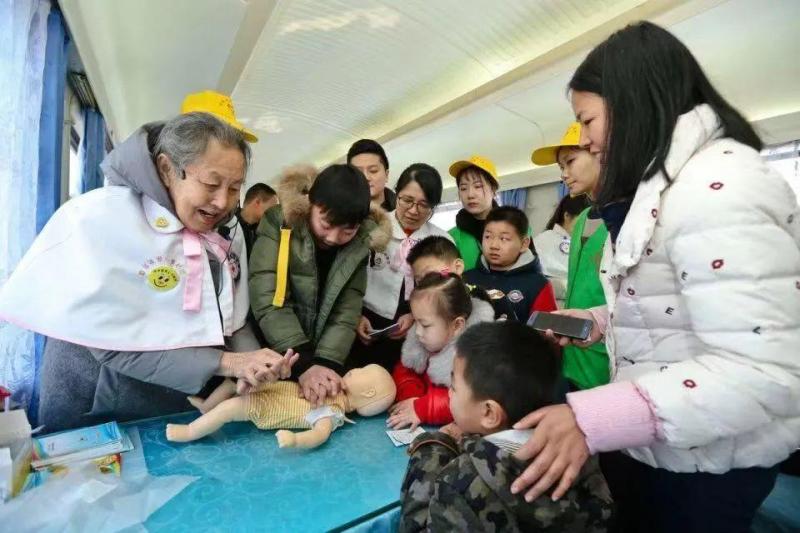 Worth seeing, 94 year old Chinese nurse received international recognition! Their dedication to care | Zhang Jinyuan | International