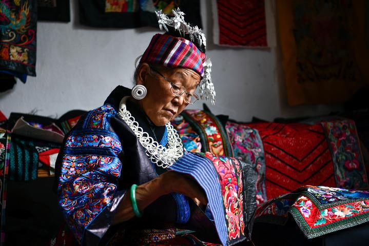 Skilled Hands Create a "Splendid" New Life - Observation on the Development of Guizhou's Characteristic Miao Embroidery Industry | Miao Embroidery | Life
