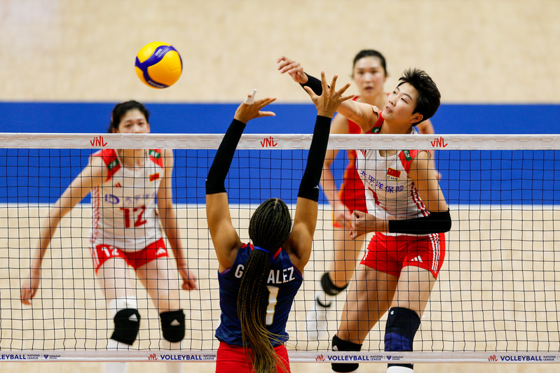 What weaknesses have the Chinese women's volleyball team exposed after four consecutive defeats?, Opponent made a mistake and gave an extra 16 points without winning. Women's volleyball team | main attacker | winning game
