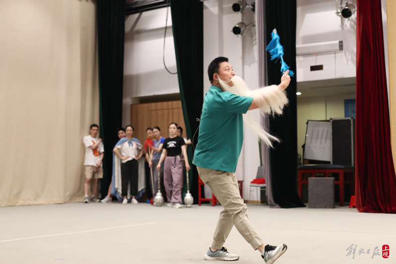 "That's the happiness of opera actors," said the young actor. "Every day there is progress, and during the dog days, the Yue Opera Theater | Shanghai | Actors