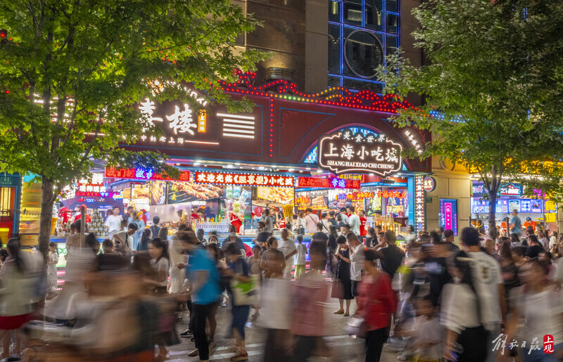 南京路步行街快被游客填满,上海热门景点人气节节攀升大客流