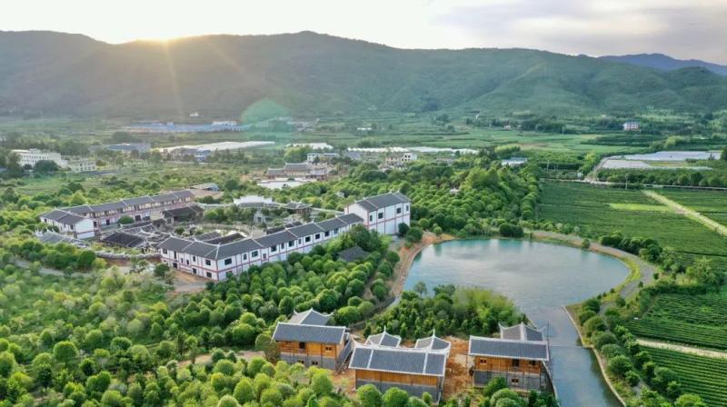 Wind exhibition, red flag, picturesque Three Brightness | Green mountains and clear waters are priceless treasures | Ecology | Red flag, picturesque Three Brightness | Green mountains and clear waters