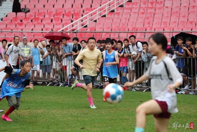 The first Chinese football carnival brought a sports craze, and the Shanghai Fashion Life Festival was launched. Fans | Experts | Football