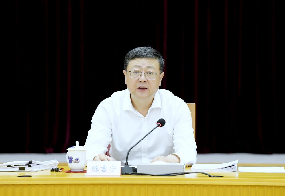 The Standing Committee of the Shanghai Municipal Committee of the Communist Party of China is required to hold a theme education themed democratic life meeting for a whole day