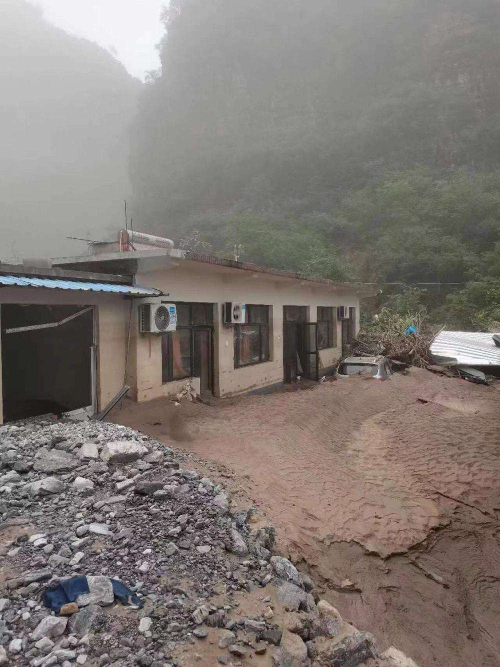 涞水灾后十日：那些断路山村中的寻找与失去物资|村民|水灾