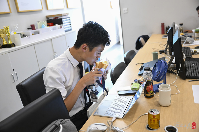 中介：“成交战报响到凌晨……带看量增长50%”,上海“认房不认贷”首日