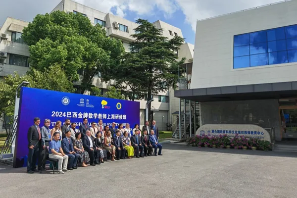 Shanghai teachers and students volunteer to teach in East Africa, mathematics education goes to the "Global South": Brazilian gold medal mathematics teachers visit Shanghai