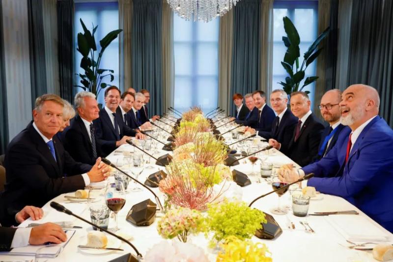 He said, "We must not underestimate Russia." After dinner with the leaders of the seven countries, The Hague | NATO | Russia