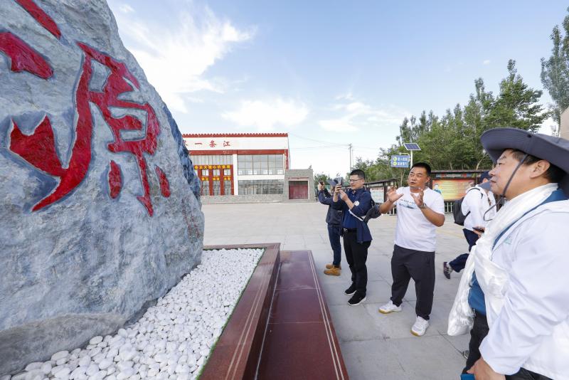 跟着总书记看中国丨源头一滴水世界一条江——在长江源感悟习近平总书记的长江情怀长江|保护|习近平