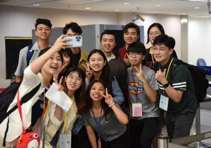 Accompanied by Youth and Going Together in the Future - Mainland University Student Union Visits Baodao Documentary University | Wuhan University | Mainland China