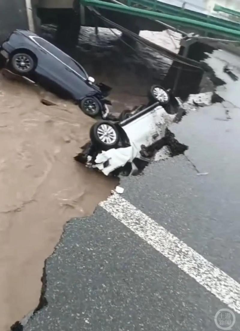 强降雨致桥梁坍塌2车落水！黑龙江哈牡高速全线封闭桥梁|汽车|黑龙江哈牡