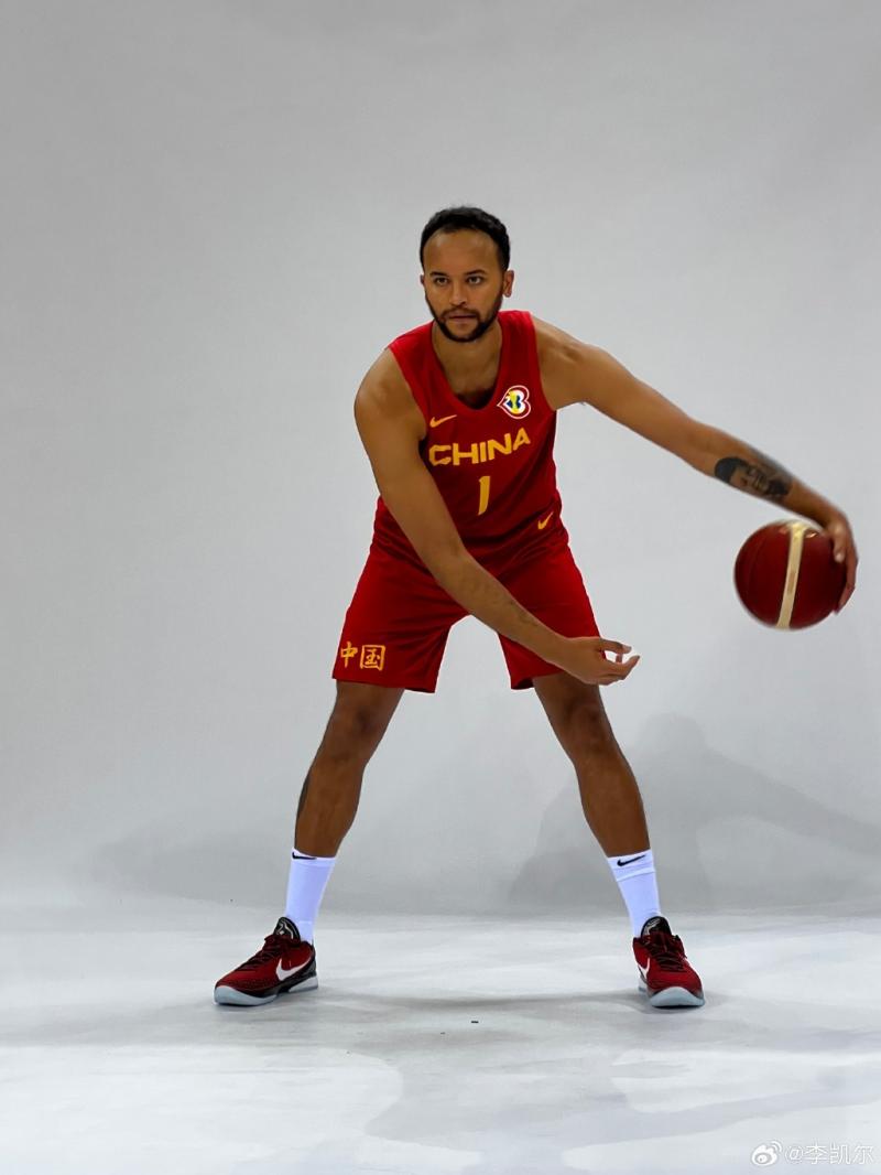 The men's basketball team lost to Serbia, with 70 relatives watching Li Kaier's domestic debut for the Chinese men's basketball team | Li Kaier | relatives