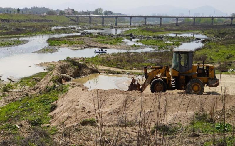New signs of illegal sand mining in the Yangtze River Basin: Stealing sand under the guise of dredging and "ant moving" style sand theft in the Yangtze River Basin