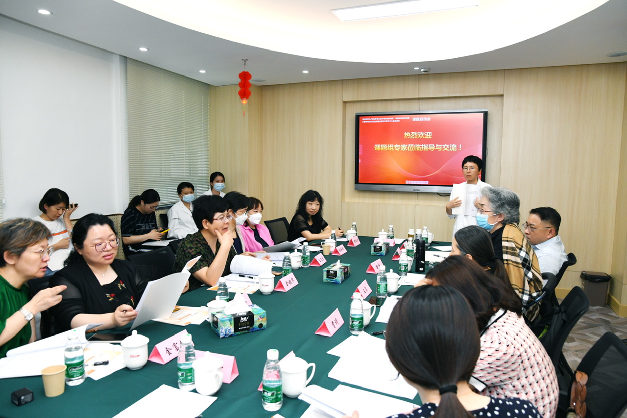 The waterfront area of the Bund has a pedestrian flow of 200000 people, and the opening ceremony of the Shanghai Tourism Festival has attracted a large number of tourists