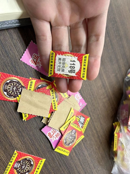 Even breaking the law and committing crimes, be wary of the popularity of "one yuan lottery" in primary and secondary schools: there are minors addicted to students | administration | surrounding | campus | toys | prizes | minors | lottery tickets