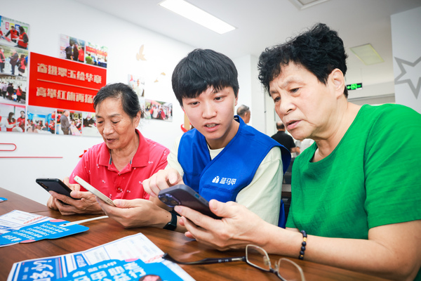 "Blue vest" teaches elderly people to easily purchase tickets, and "countdown to the Asian Games" Hangzhou Asian Games tickets are available online for the event | Asian Games | tickets