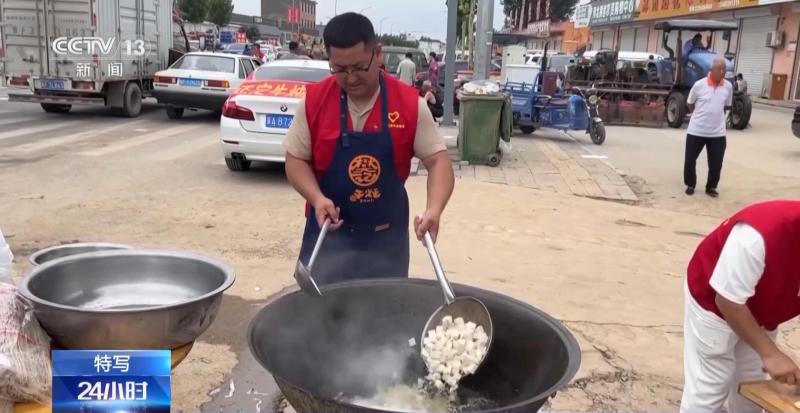 Difficulties are not called difficulties! " Volunteers bring pots and vegetables to help the villagers of Zhuozhou eat hot rice, "Everyone donates love to the village | villagers | Zhuozhou"