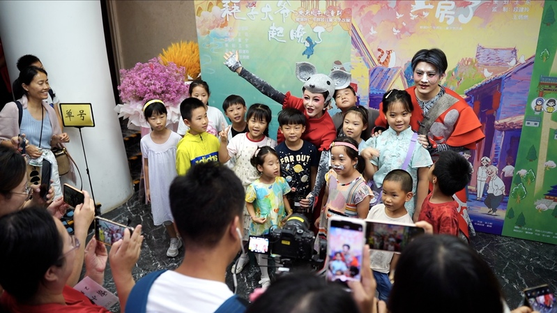 Create a new entertainment experience that allows for listening, watching, eating, and playing. The Beijing children's drama "Hutong Yaya" trilogy will run continuously for 7 hours. Beijing Children's Art | Series | Trilogy