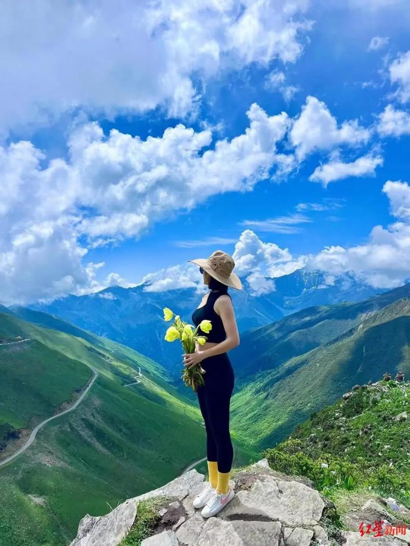 女游客巴朗山采花拍照被举报！官方回应川西高原|网友|巴朗山