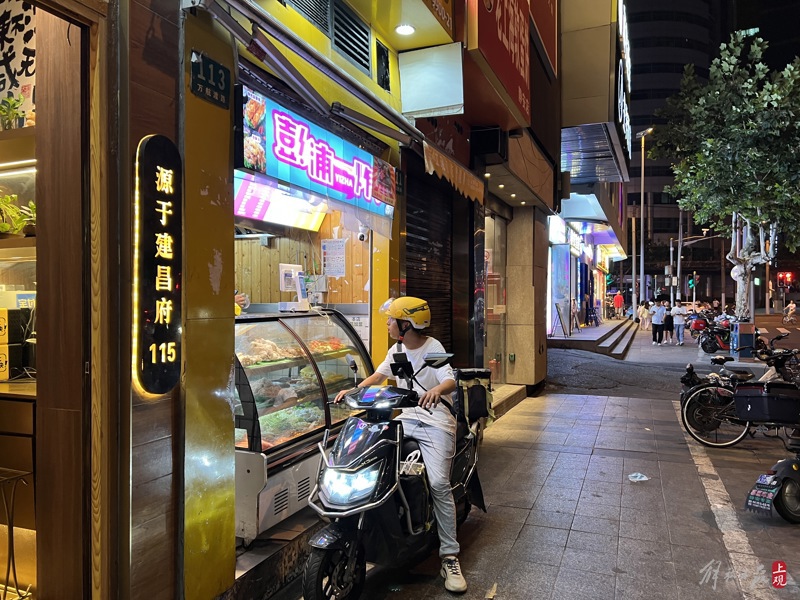 A cup of beverage has its secrets. Shanghai people only buy milk tea and coffee when shopping, but don't buy anything else? Never expected