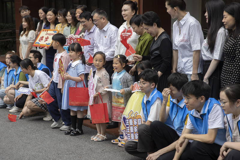 线上线下爱心辅导孩子功课,上海财大学生与困境儿童结对陪伴|志愿者|上线