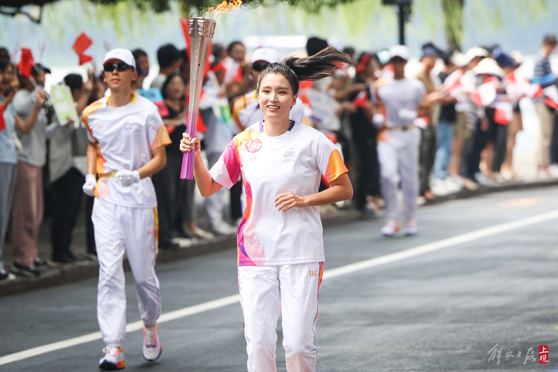 The "Asian wind" will blow by the West Lake, and 106 torchbearers of the Hangzhou Asian Games will set off, holding the "firewood" in their hands