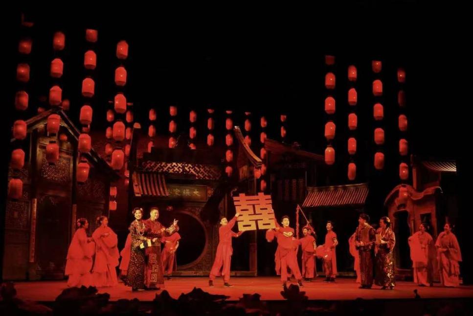 This play "Home" has been performed for over a decade, and teachers and students from the Central Academy of Drama have landed on the traditional stage of Shanghai | Era | Stage