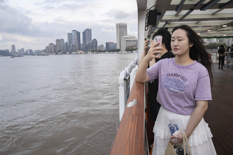 "Mobile Science Popularization Hall" on the Huangpu River: "Technology Chasing Light" takes tourists to listen to the story elements of "One River, One River" | Chasing Light | Technology