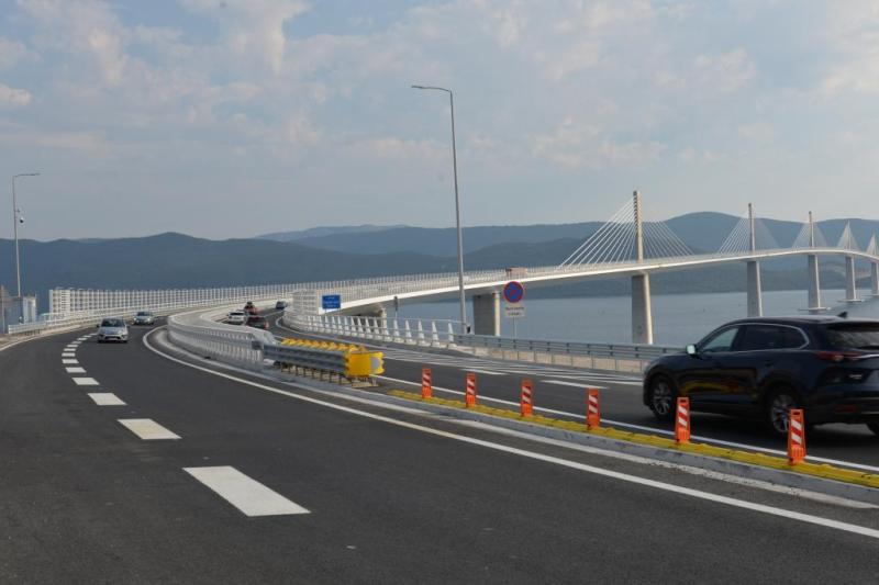 Shortening the Distance and Boosting the Economy - Chinese Enterprises Undertake the Construction of the Pereshaz Bridge in Croatia for the First Anniversary of Its Opening, Highlighting the Livelihood Benefits of China | Bridge | Shaz