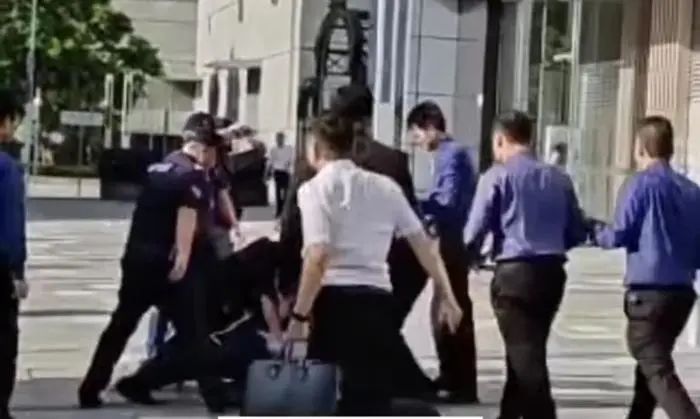 Being surrounded on the street and demanding money, former billionaire group | Yao Zhenhua | Rich man