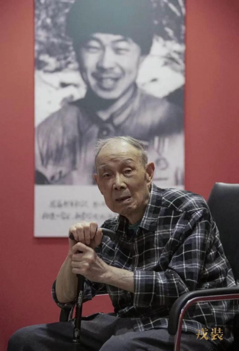 94 year old veteran wins the Lifetime Achievement Award! His works are too shocking to resist US aggression and aid Korea | Photography | Veterans