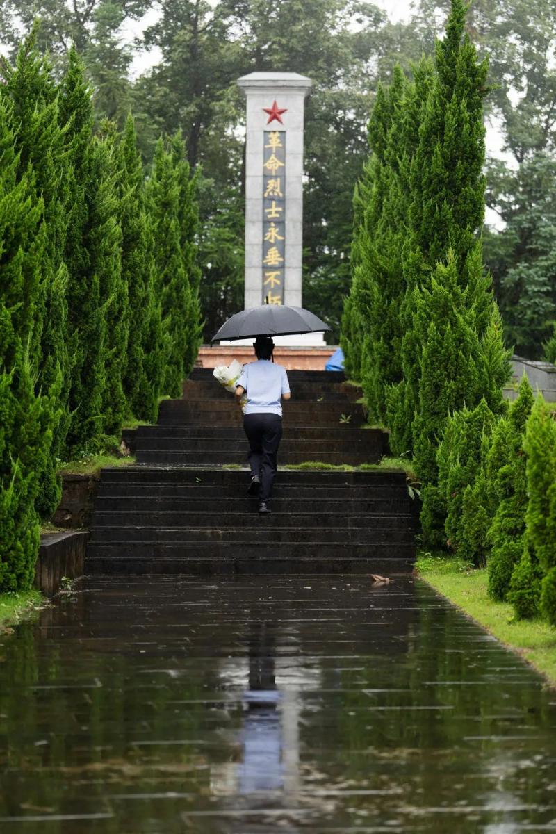 你的妹妹接过了你的枪！,尹铭志陇川县|尹铭燕|妹妹