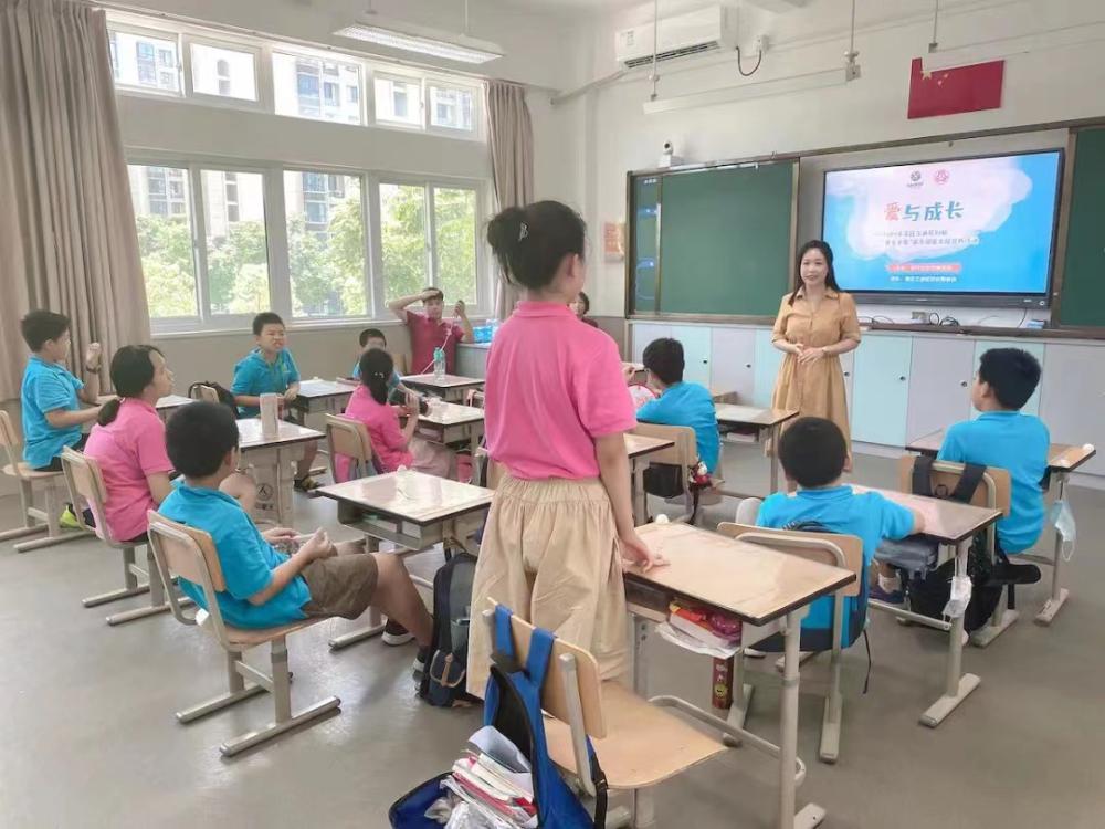 Carry out gender awareness education to "protect the flower season" for children, and start the summer "growth camp" activity in Zhuanqiao, Minhang. Awareness | Gender | Minhang