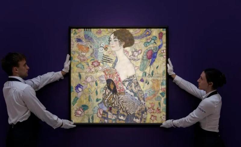 Becoming the most expensive artwork in European auction history, worth 786 million yuan! Austrian painter's Chinese style masterpiece "The Woman Holding a Fan" auctioned off by Gustav Klimt | Price | The Woman Holding a Fan