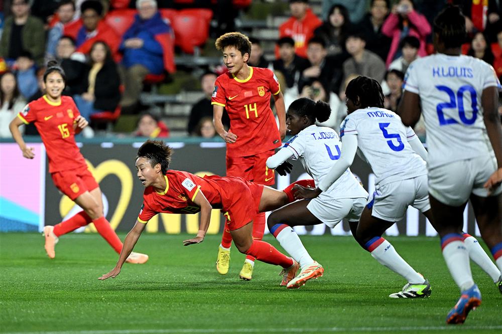 But it must be a great victory, 10 against 11! Narrowly won 1-0! This is not the most exciting match of Chinese women's football, Zhang Linyan | Chinese women's football | Victory