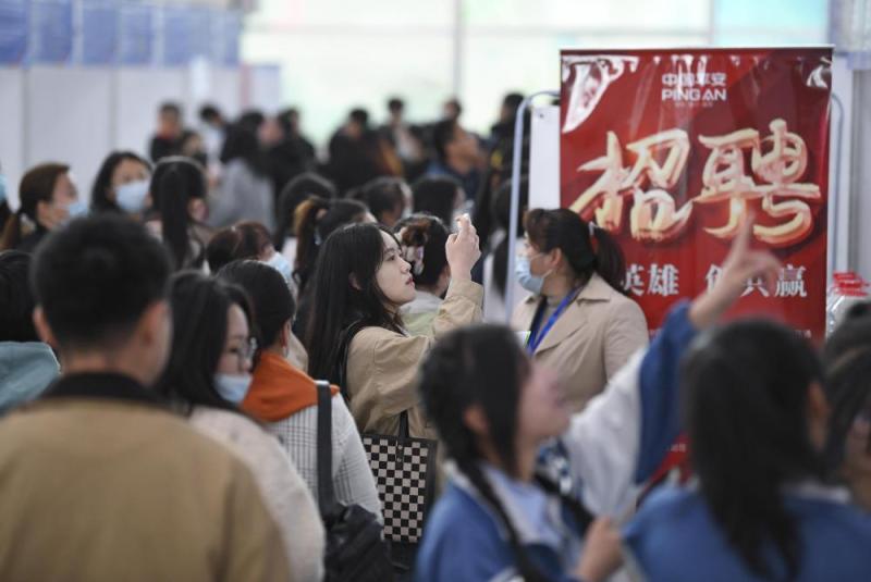 New Phenomena and Observations on the Current Chinese Economy