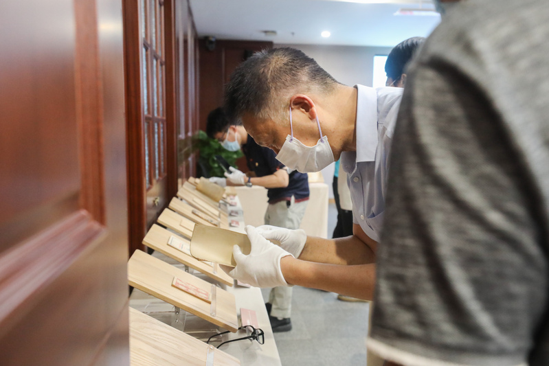 The Memorial Hall of the First National Congress of the Communist Party of China held a cultural relics collection review and research meeting, personally touching precious cultural relics from nearly 100 years ago | Revolution | Collection