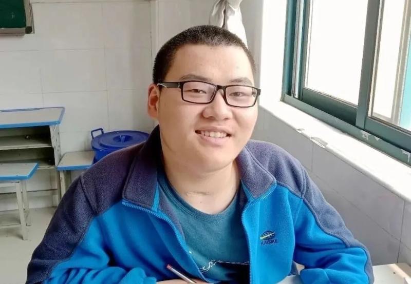 632 points in the college entrance examination!, He can only write with two fingers | Dong Yichao | Fingers