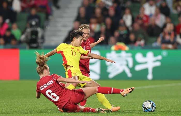 China's women's football team lost 0-1 to Denmark in the opening match of the World Cup, making it difficult for Denmark to start