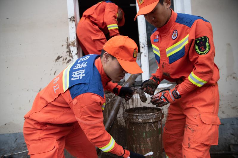 Implementing flood prevention and disaster relief measures to ensure the safety of people's lives and property - frontline observations and relief efforts in the fight against floods in various sectors of Northeast China